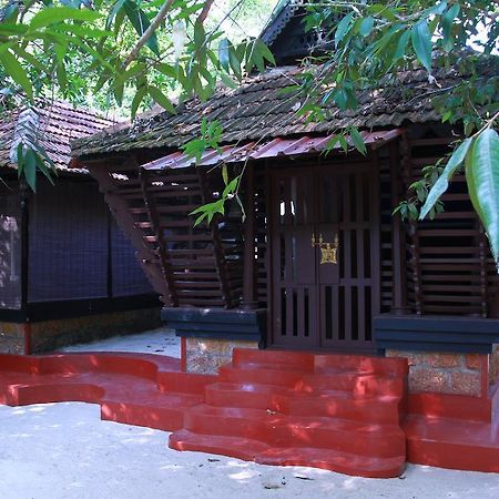 Arakkal Heritage Марарикулам Экстерьер фото