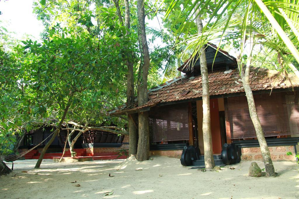Arakkal Heritage Марарикулам Экстерьер фото