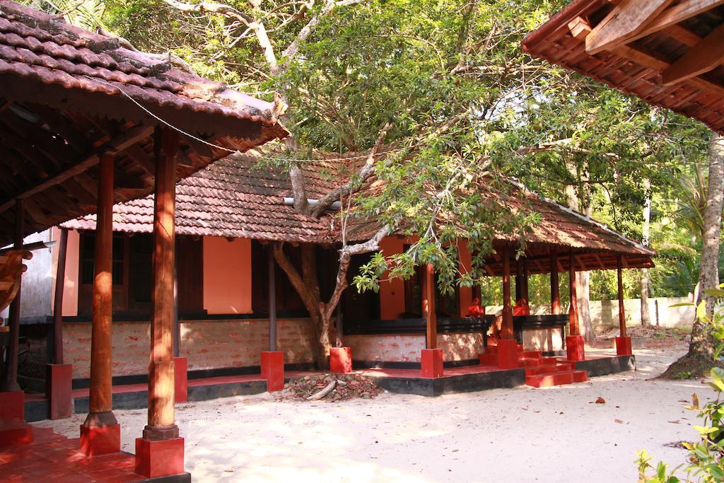 Arakkal Heritage Марарикулам Экстерьер фото