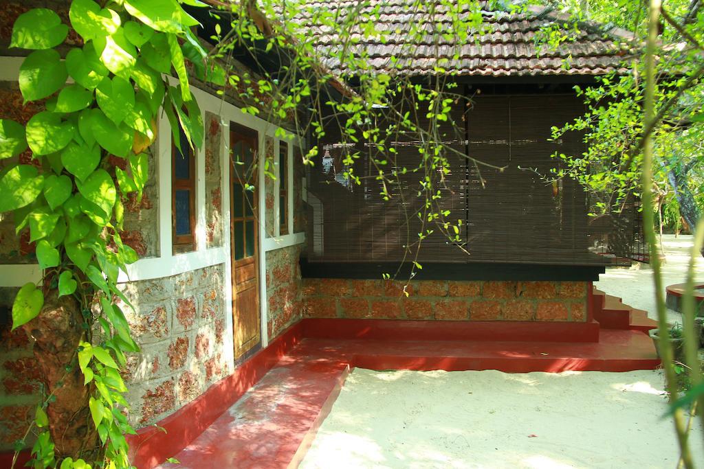 Arakkal Heritage Марарикулам Экстерьер фото