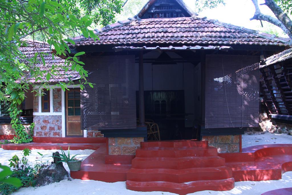 Arakkal Heritage Марарикулам Экстерьер фото