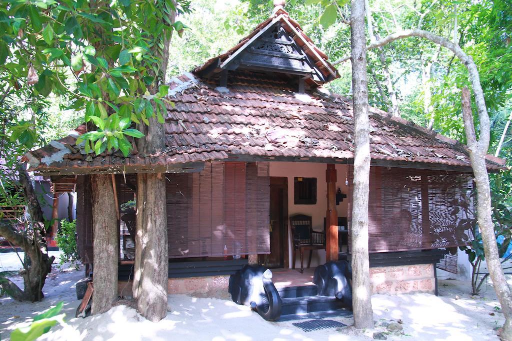 Arakkal Heritage Марарикулам Экстерьер фото