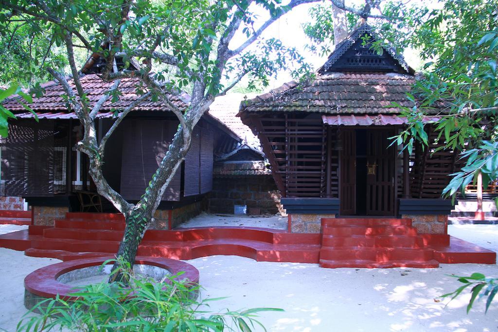 Arakkal Heritage Марарикулам Экстерьер фото