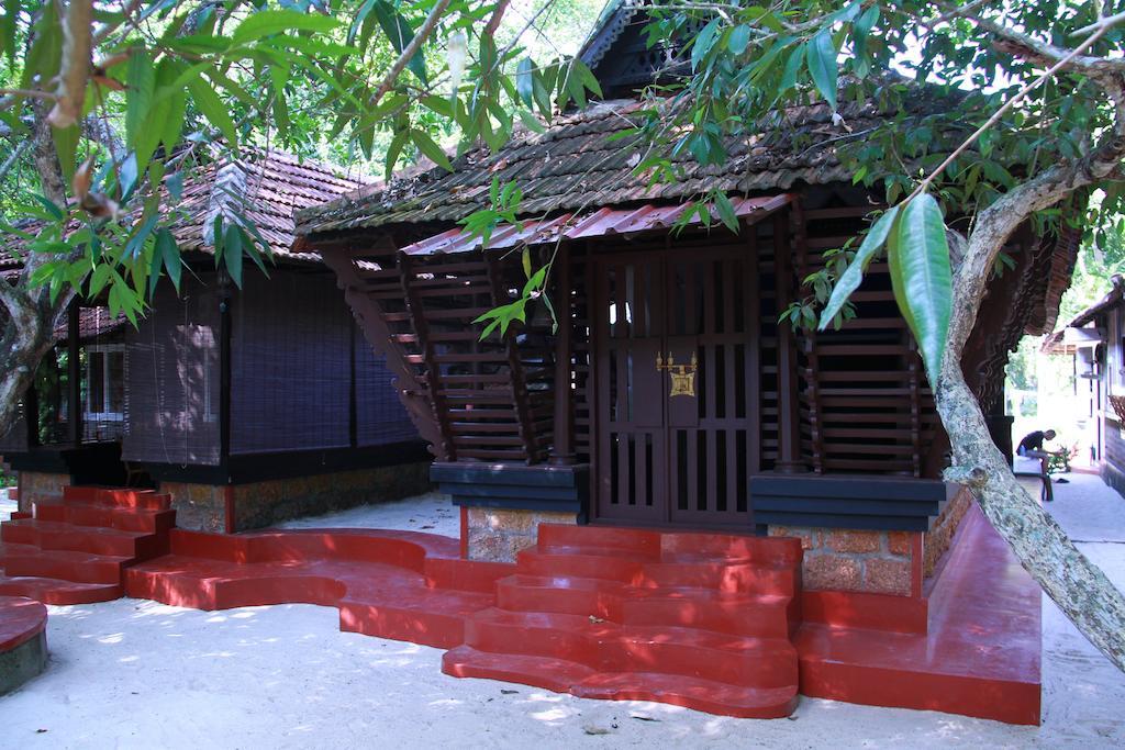 Arakkal Heritage Марарикулам Экстерьер фото